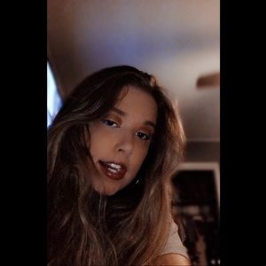 Meet your Posher, Claira